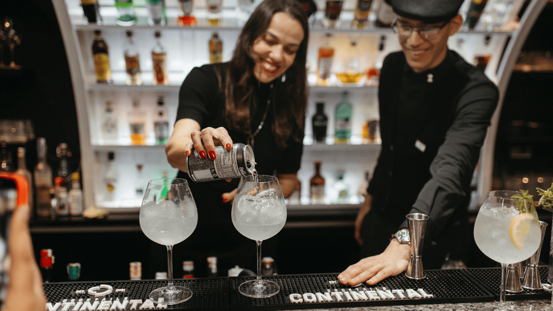 Cocktails Clássicos: do balcão à sua casa